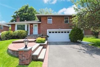 236 Martin Dr, Syosset, NY 11791