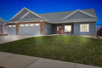 2409 Prairie Walk Dr NW, Palo, IA 52324