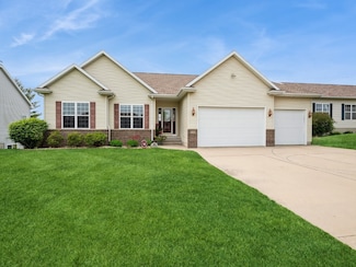 950 Willow Ln, Lisbon, IA 52253