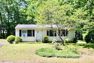 53 Laurel St, Greenfield, MA 01301