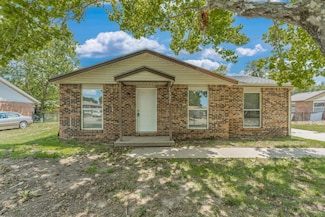 1521 E Del Mar St, Wichita, KS 67216