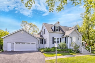 401 Greenwood Rd, Glenview, IL 60025