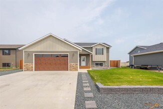 528 Bull Run Dr, Box Elder, SD 57719