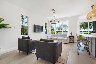 562 Tomahawk Ct, Palm Beach Gardens, FL 33410