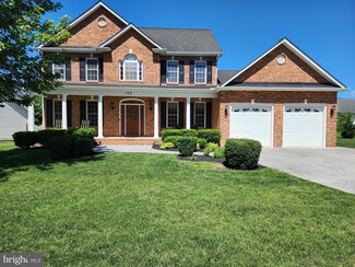 102 Camaruge Ct, Stephens City, VA 22655