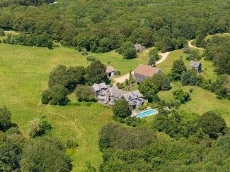 140 Merry Farm Rd, Vineyard Haven, MA 02568