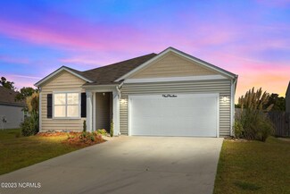 414 Silverside Ln, Peletier, NC 28584