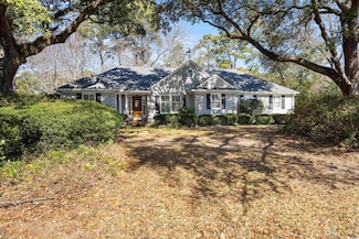 172 Hawthorn Dr, Pawleys Island, SC 29585