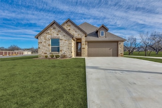 648 Half Moon Way, Runaway Bay, TX 76426