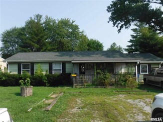 515 E 6th St, Flora, IL 62839