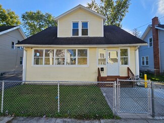 39 Worthen St, West Springfield, MA 01089