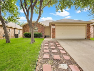 8517 Hawks Nest Dr, Fort Worth, TX 76131