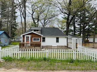 605 Cedar, Houghton Lake, MI 48629