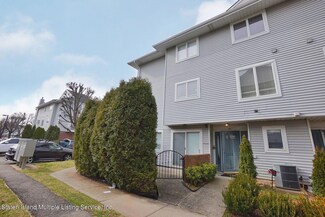 131 Commodore Dr, Staten Island, NY 10309