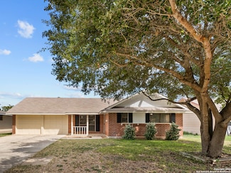 121 Roundtree Dr, Schertz, TX 78154