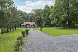 42 Baron de Hirsch Rd, Crompond, NY 10517