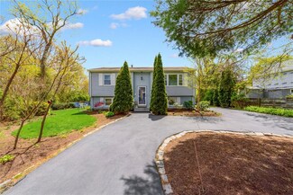 8 Ann St, Warwick, RI 02889