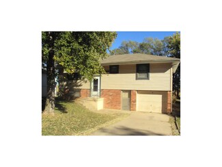 105 Cooper St, Buckner, MO 64016