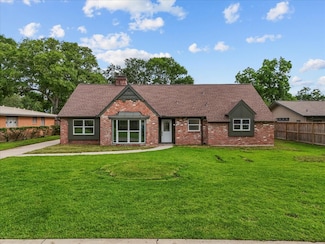 110 Harborcrest Dr, Seabrook, TX 77586