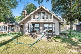 5956 Pear Ave, Newaygo, MI 49337
