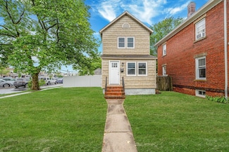 38 S Front St, Farmingdale, NY 11735