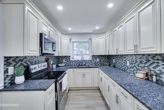 3109 Snowden Dr, Bushkill, PA 18324