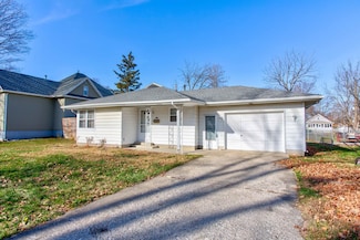 602 E Daggy St, Tuscola, IL 61953