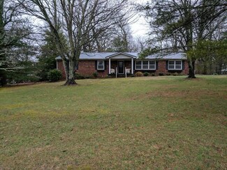 622 1st St, Monteagle, TN 37356