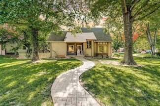 624 S Sharon Ct, Derby, KS 67037