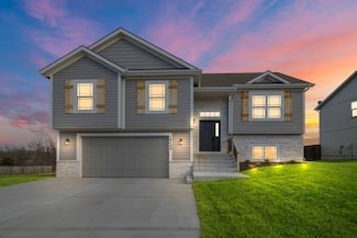 18408 Rock Creek Dr, Smithville, MO 64089