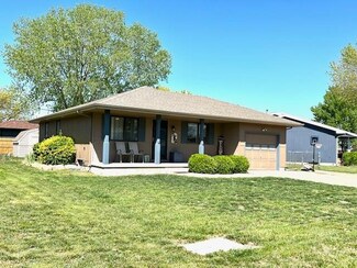 2324 Shalimar Dr, Salina, KS 67401