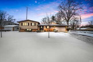 2 Surrey Ln, Elkhart, IN 46514