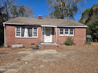 323 Raleigh St, Hamlet, NC 28345