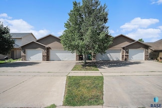 3604 W 93rd St, Sioux Falls, SD 57108