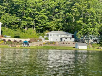 288 W Pickeral Lake Dr, Newaygo, MI 49337