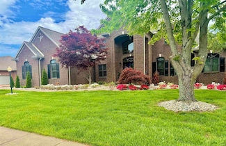 2122 Lakes Edge Dr, Newburgh, IN 47630
