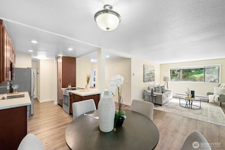 9512 1st Ave NE Unit 101, Seattle, WA 98115