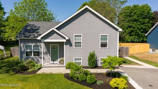 82 Peck Ave, Glens Falls, NY 12801