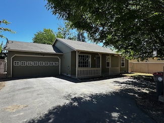 2536 Seneca St, Medford, OR 97501