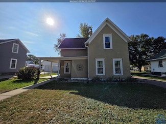 212 6th St SW, Le Mars, IA 51031