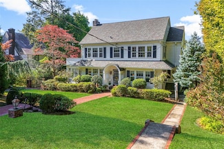 64 Overlook Rd, New Rochelle, NY 10804