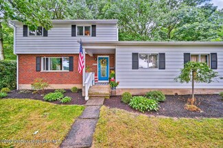 604 Meadow Ln, Clarks Summit, PA 18411