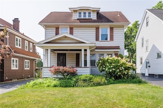 121 Harwick Rd, Rochester, NY 14609