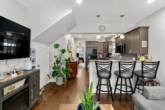 175 Hillside Ave Unit 175, Needham Heights, MA 02494