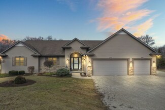 7710 Hunters Ln, Burlington, WI 53105