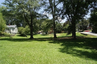 581 Bradford St NW, Gainesville, GA 30501