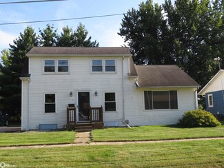 425 10th Ave NE, Hampton, IA 50441