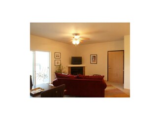 1092 Walnut Ave Unit 206, Riverside, IA 52327