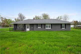 5904 Warren Dr, Cicero, NY 13039