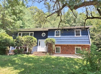 24 Wallace Dr, Spring Valley, NY 10977